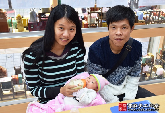 剃胎毛、滿月剃頭、嬰兒剃頭、嬰兒理髮、嬰兒剃髮、嬰兒剃胎毛、嬰兒滿月剃頭、寶寶剃頭、剃胎毛儀式、剃胎毛吉祥話、滿月剃頭儀式、滿月剃頭吉祥話、寶寶剃胎毛、寶寶滿月剃頭理髮、 新竹香山區剃胎毛、新竹香山區滿月剃頭、新竹香山區嬰兒剃頭剃胎毛、新竹香山區嬰兒理髮、新竹香山區嬰兒剃髮、 劉寶寶(新竹香山區嬰兒寶寶滿月剃頭理髮、免費嬰兒剃胎毛儀式吉祥話)。中國風會場，爸媽寶貝免費穿「日中韓」古裝禮服。專業拍照、DVD光碟、證書。★購買「臍帶章、肚臍章、胎毛筆刷印章」贈送：剃頭、收涎、抓周，三選一。2015.12.19 照片2
